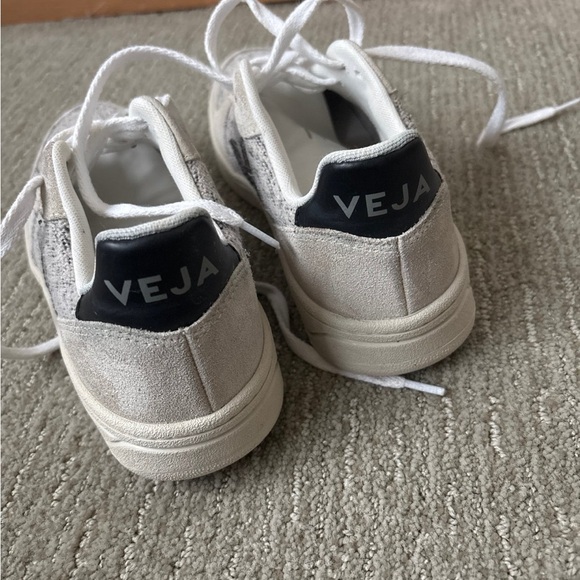 Gray Veja - Picture 5 of 5